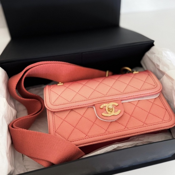 CHANEL Handbags - Brand New Chanel Purse